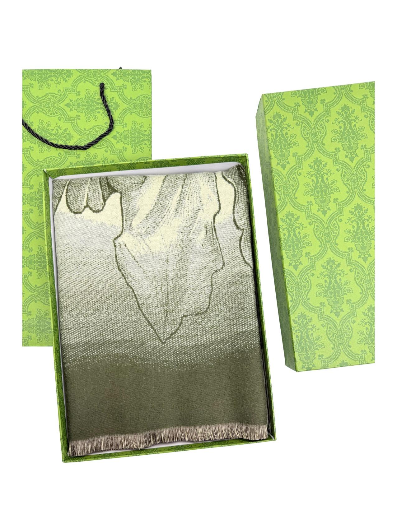 New Coming Winter Fashion Scarf with Elegant Floral Print for Women's Cozy Outfits in Soft Knit Material