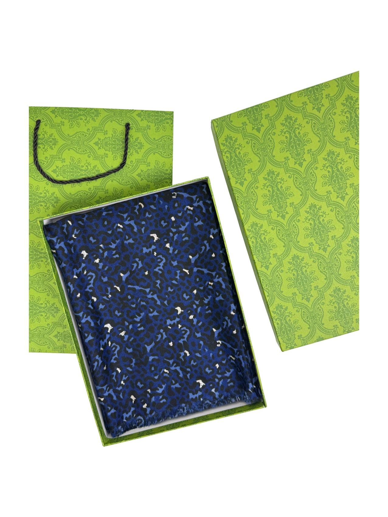 New Coming Winter Fashion Scarf Stylish Leopard Print Wrap for Women's Cozy Outfits in British English Language