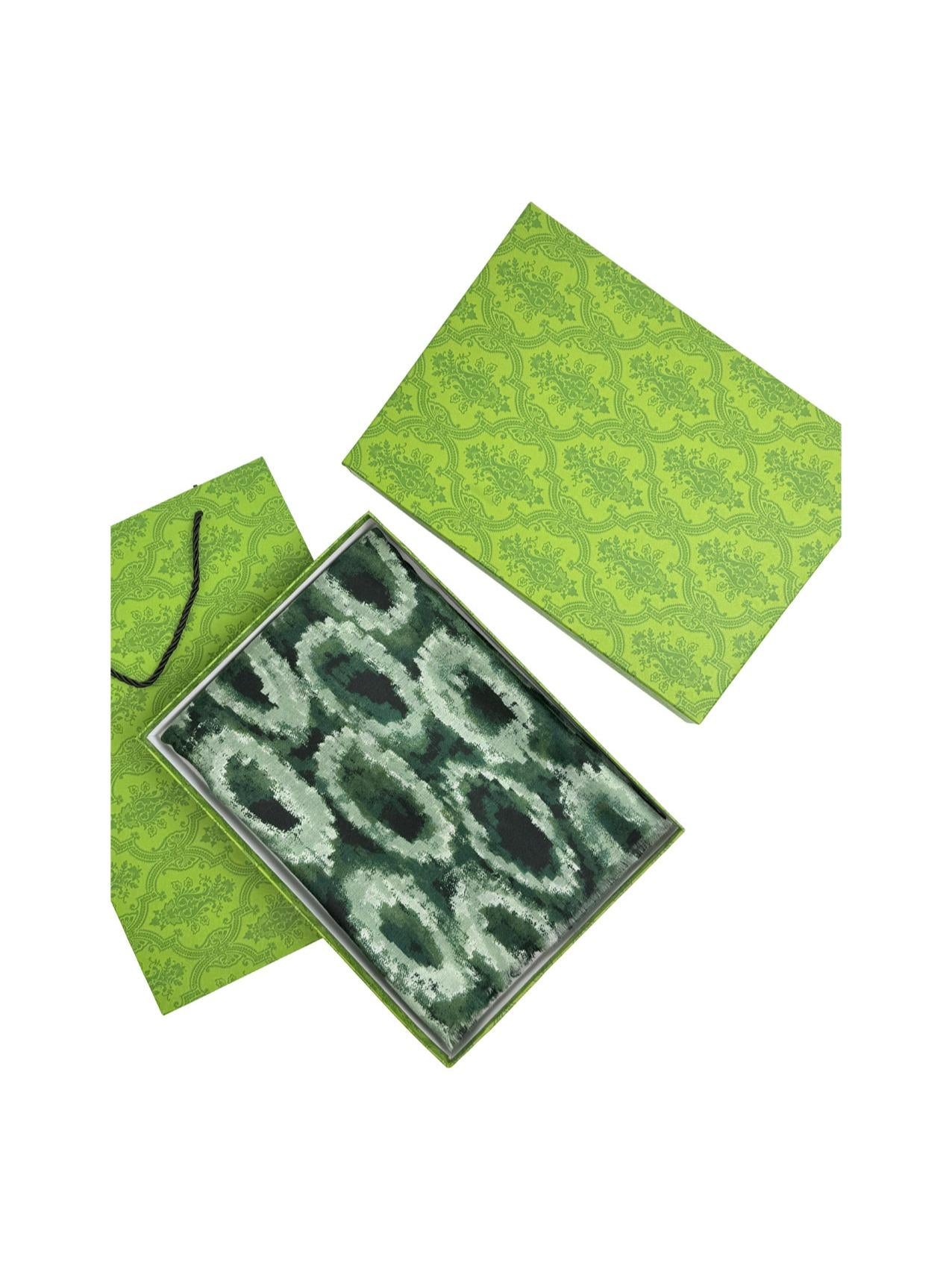 New Coming Winter Fashion Scarf Stylish Grey & Black Circle Print for Cozy Elegance in British English Language