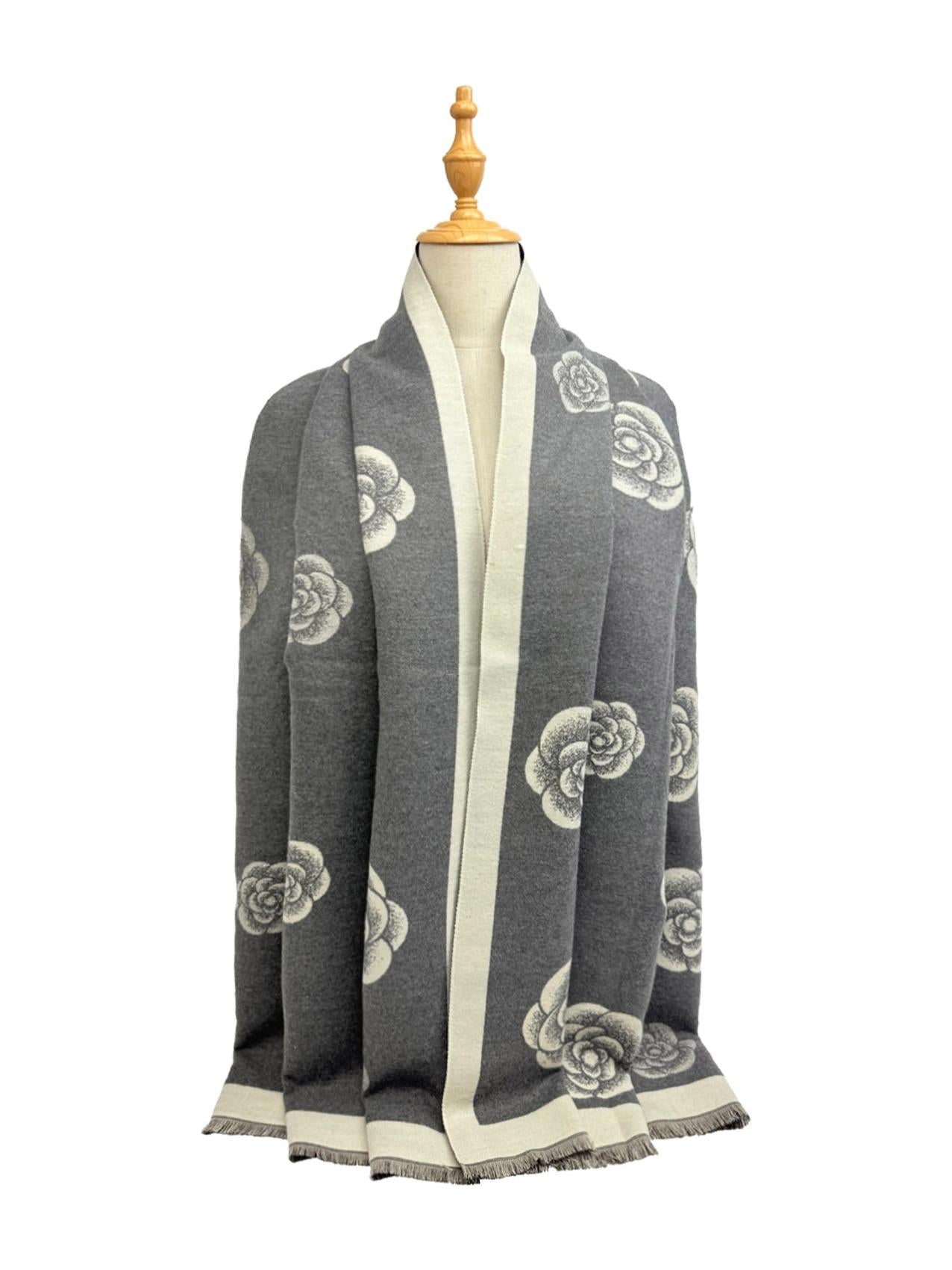New Coming Winter Fashion Scarf with Elegant Rose Print for Women's Cozy Style in Rich Brown and Cream