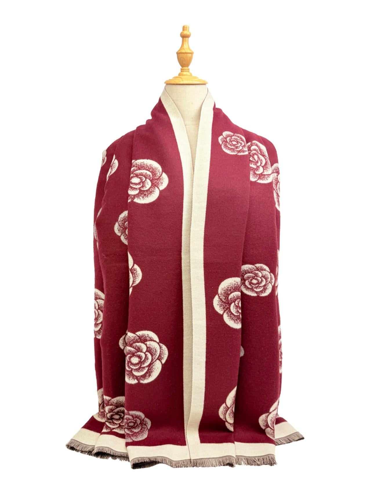 New Coming Winter Fashion Scarf with Elegant Rose Print for Women's Cozy Style in Rich Brown and Cream