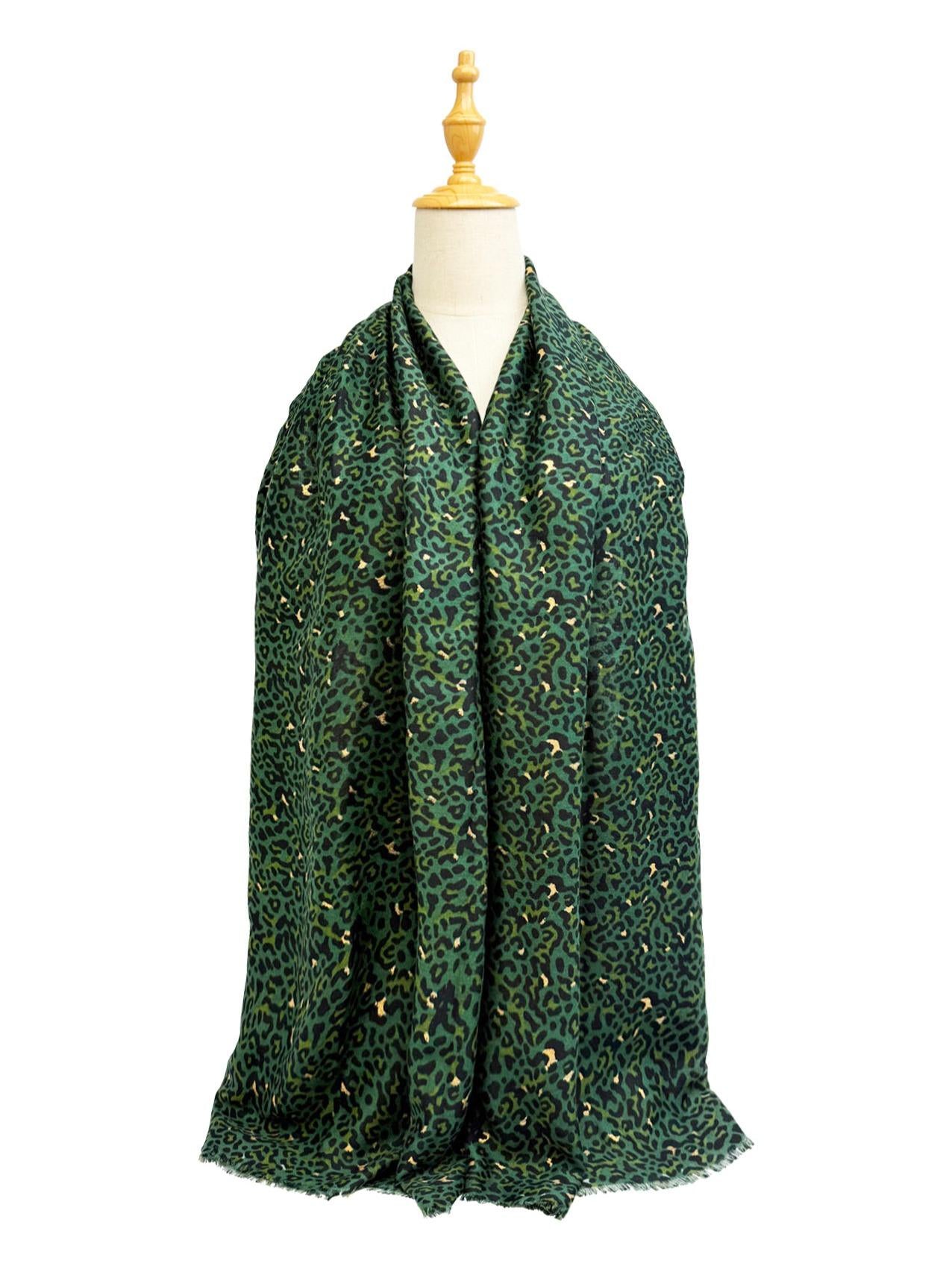 New Coming Winter Fashion Scarf Stylish Leopard Print Wrap for Women's Cozy Outfits in British English Language