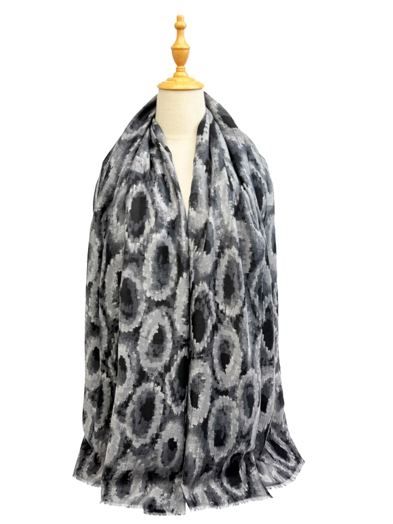 New Coming Winter Fashion Scarf Stylish Grey & Black Circle Print for Cozy Elegance in British English Language