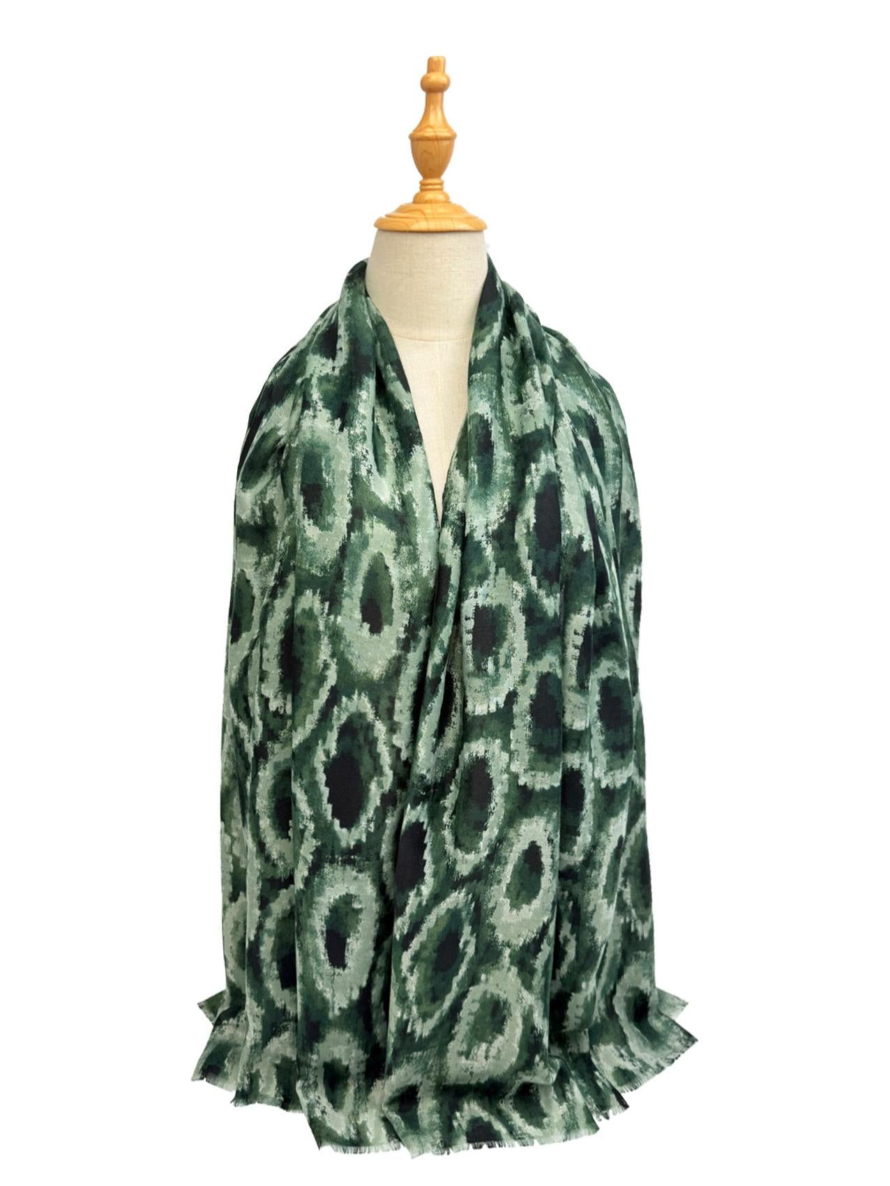 New Coming Winter Fashion Scarf Stylish Grey & Black Circle Print for Cozy Elegance in British English Language