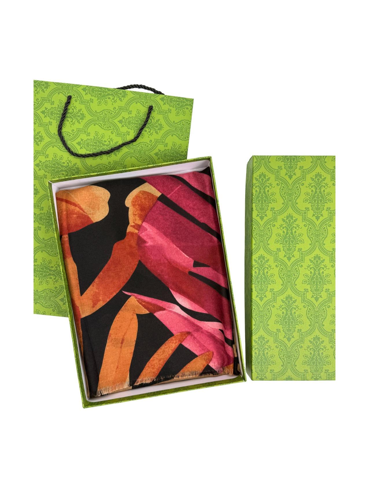 New Coming Winter Fashion Scarf with Vibrant Leaf Print for Stylish Warmth in Bold Colors