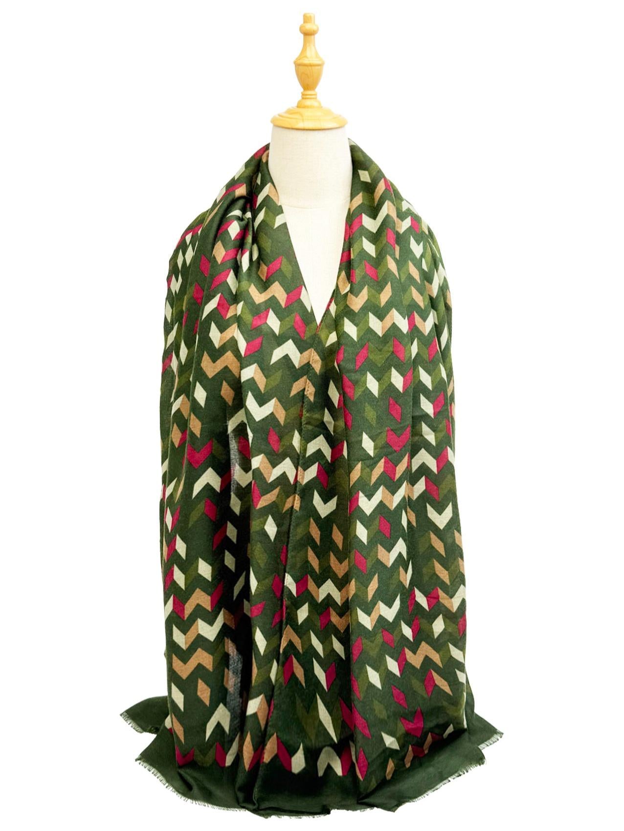 New Coming Winter Fashion Scarf in Vibrant Green Gift Box with Geometric Pattern for Stylish Warmth