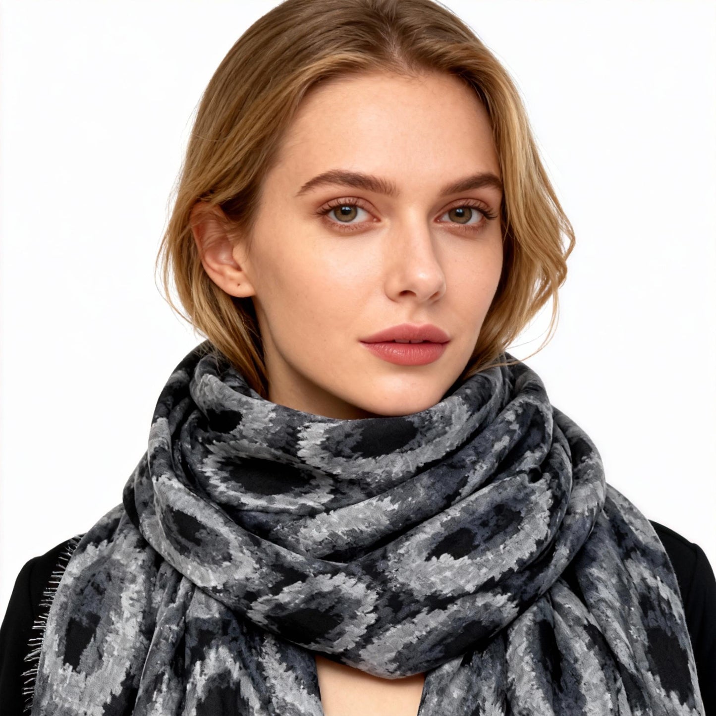New Coming Winter Fashion Scarf Stylish Grey & Black Circle Pattern for Cozy Elegance in British English Language