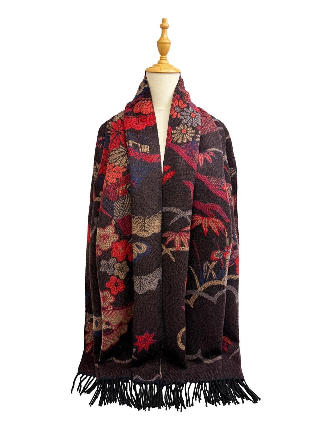 New Coming Winter Fashion Scarf in Rich Colors with Fringe Detail for Stylish Warmth in Vibrant Hues