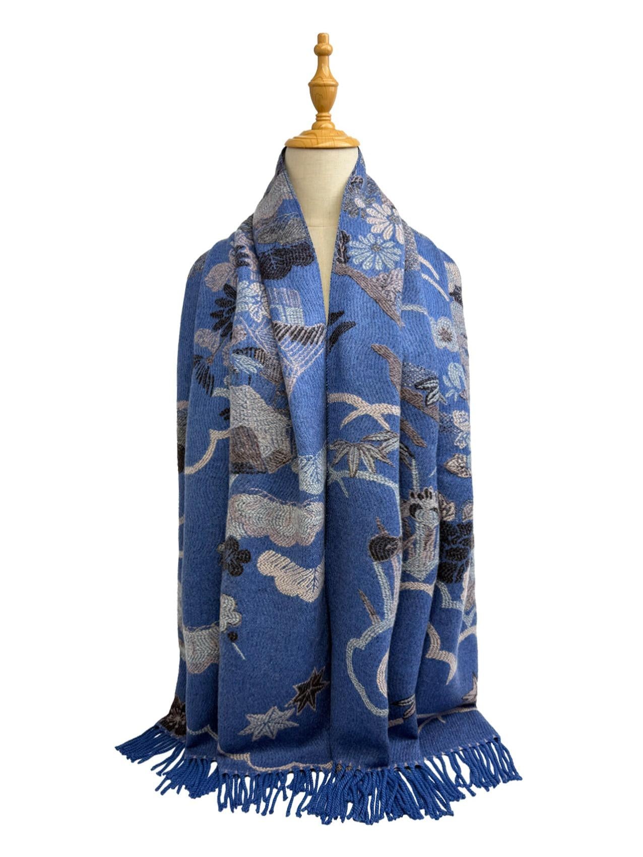 New Coming Winter Fashion Scarf in Rich Colors with Fringe Detail for Stylish Warmth in Vibrant Hues