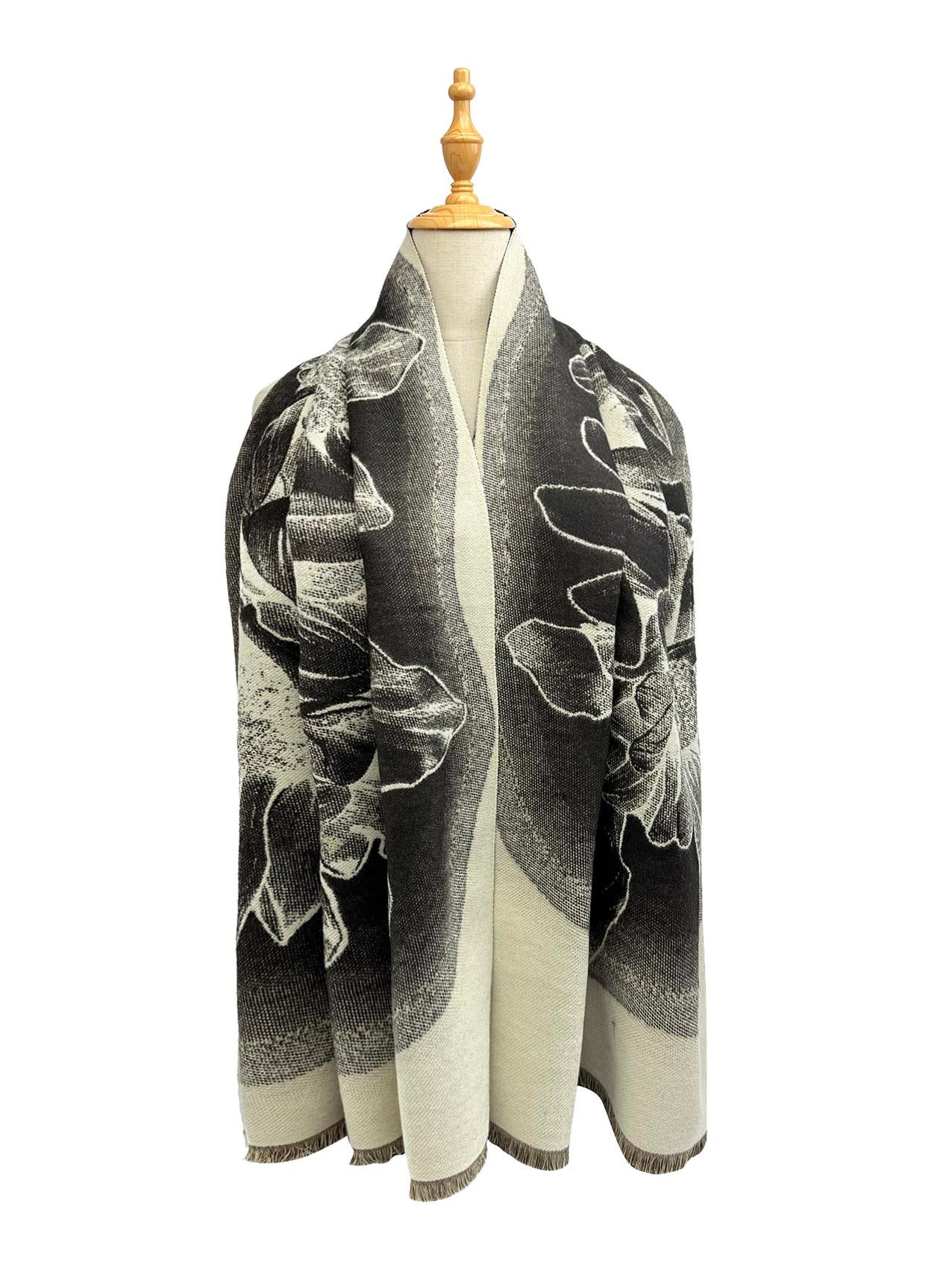New Coming Winter Fashion Scarf in Rich Hues Perfect for Cozy Outfits and Gift Giving in Rich Hues